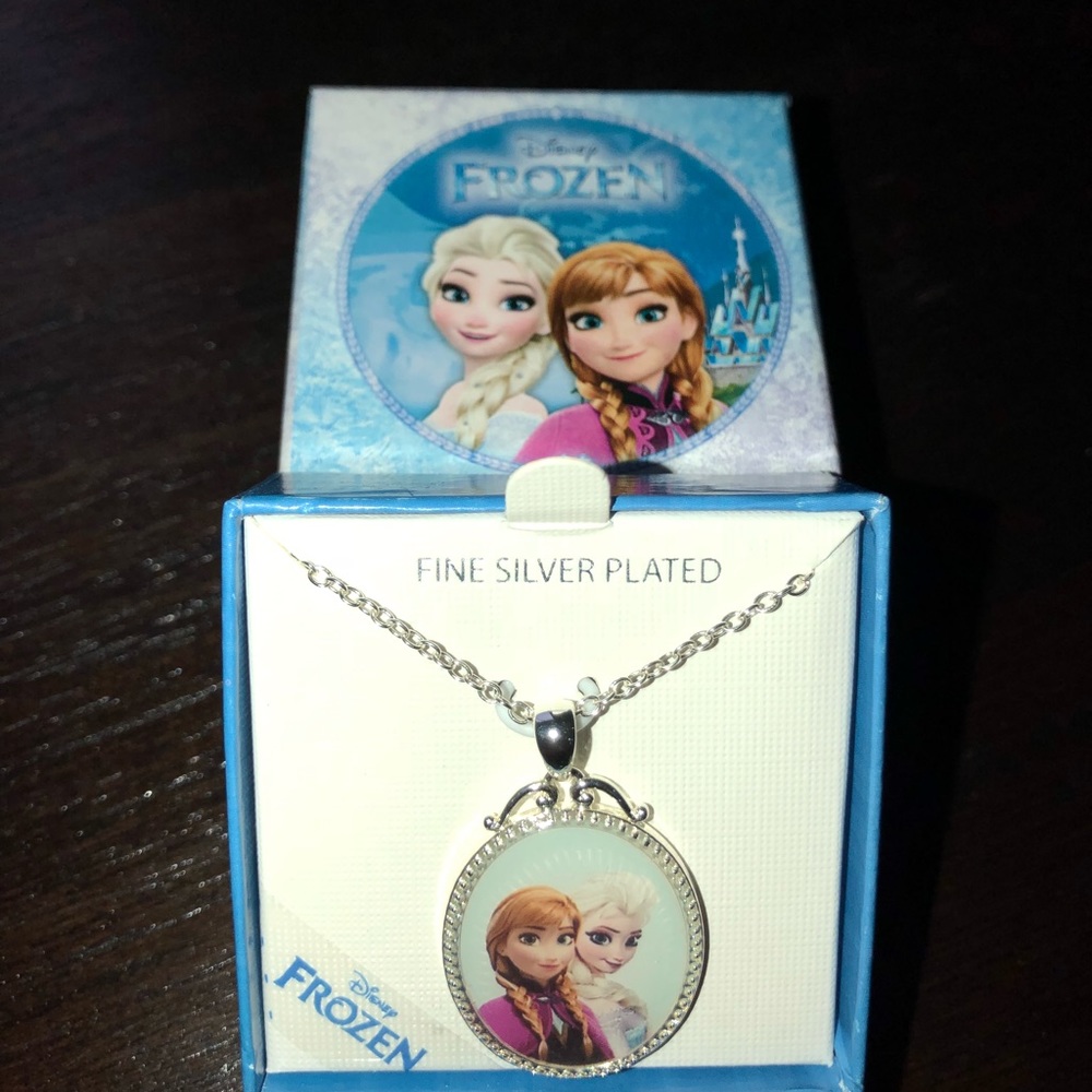 Disney frozen Elsa & Anna necklace